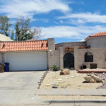 The Ritz Spa Sanctuary Hot Tub/Patio/Fam/Pet Las Cruces Extérieur photo