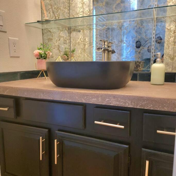 The Ritz Spa Sanctuary Hot Tub/Patio/Fam/Pet Las Cruces Extérieur photo