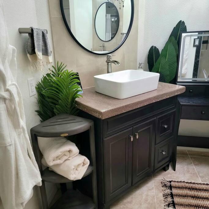 The Ritz Spa Sanctuary Hot Tub/Patio/Fam/Pet Las Cruces Extérieur photo