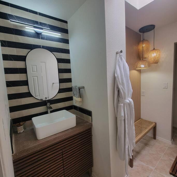 The Ritz Spa Sanctuary Hot Tub/Patio/Fam/Pet Las Cruces Extérieur photo